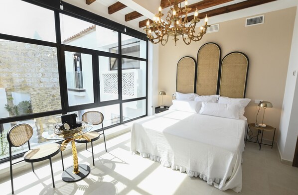 Deluxe-huone | 1 makuuhuone, ylelliset vuodevaatteet, untuvapeitot