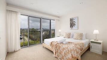 3 bedrooms, desk, iron/ironing board, travel crib