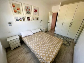 3 habitaciones, tabla de planchar con plancha, wifi y ropa de cama 