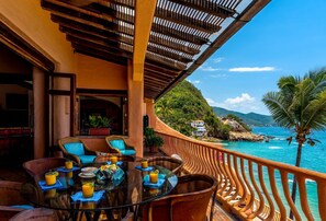 Outdoor dining - Beautiful Large Villa rental in Southshore of Puerto Vallarta (Puerto Vallarta)