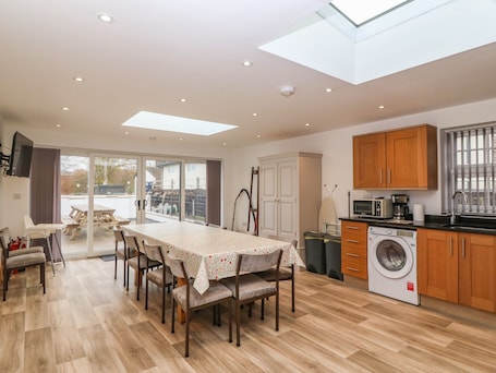 Fridge, dishwasher, electric kettle, toaster