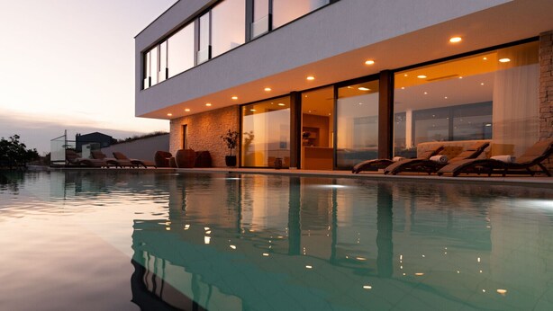 A modern house with a swimming pool, large windows, and outdoor seating. - Villa Aurum (Zadar)