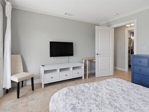3 bedrooms, iron/ironing board, WiFi (free), bed sheets