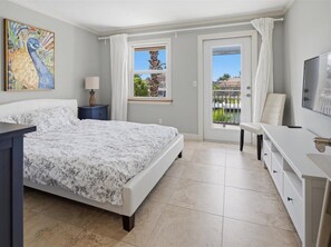 3 bedrooms, iron/ironing board, WiFi (free), bed sheets