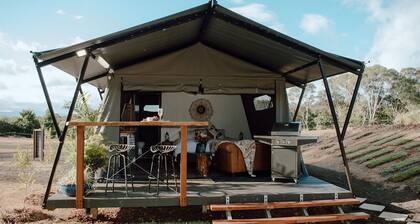 Luxury Glamping Tent, farm stay, near lake, amounst nature. Relax and unwind