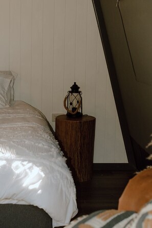 1 bedroom, bed sheets
