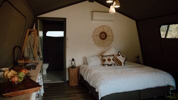 1 bedroom, bed sheets