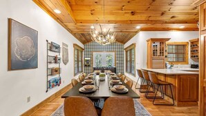 Dining - Sevierville Retreat・Sleeps 24・2 Homes・2 Hot Tubs (Sevierville)
