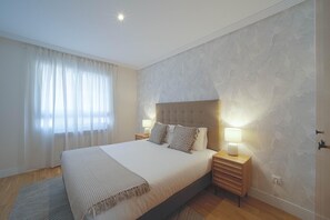 2 bedrooms, iron/ironing board, free WiFi, bed sheets - Housing Castellana by Sharing Co (Madrid)