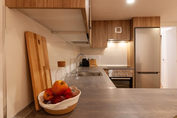 Kühlschrank, Mikrowelle, Ofen, Geschirrspüler