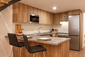 Kühlschrank, Mikrowelle, Ofen, Geschirrspüler