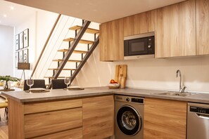 Kühlschrank, Mikrowelle, Ofen, Geschirrspüler