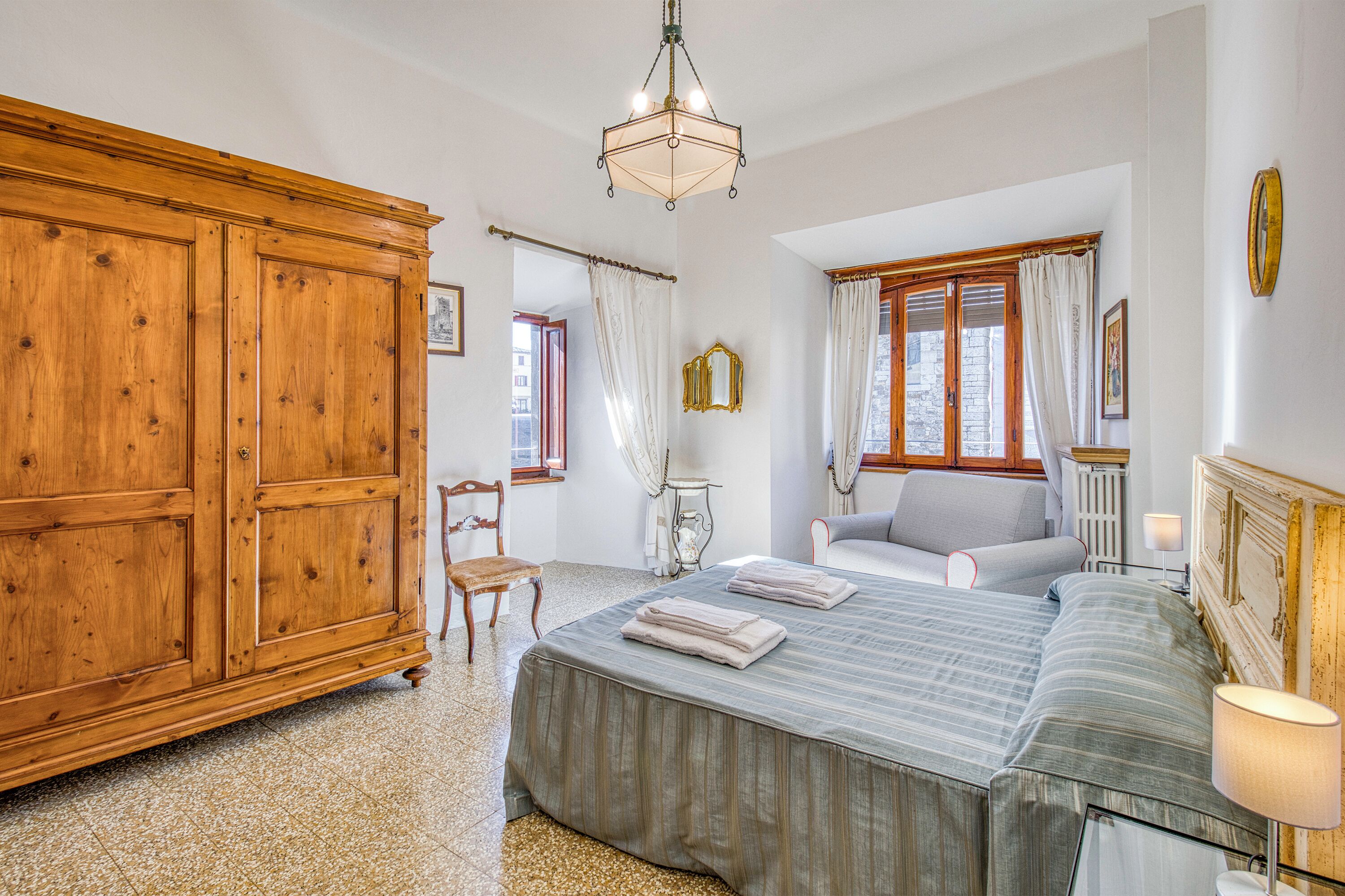 4 bedrooms, iron/ironing board, free WiFi, bed sheets