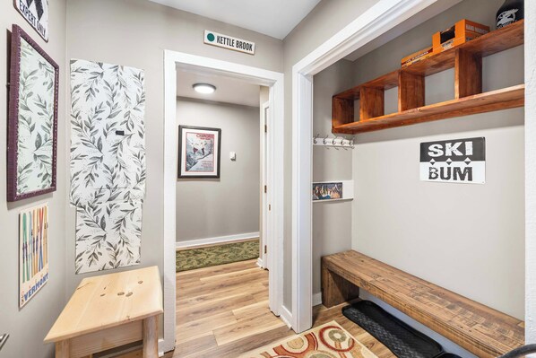 Interior - Sleek 2BR Kettlebrook Condo with Fireplace, Ski-in/Ski-out (Windsor County)