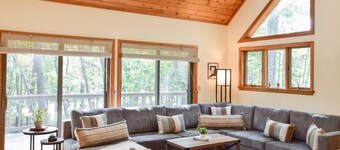 4 Mins to Wellfleet Village, Screened sunroom!