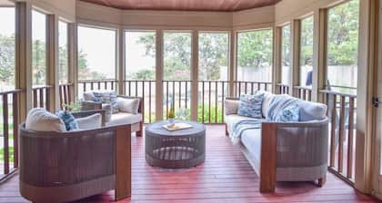 Beautiful backyard, pool, deeded beach rights!