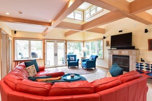 Fernseher, Kamin, Arbeitsbereiche