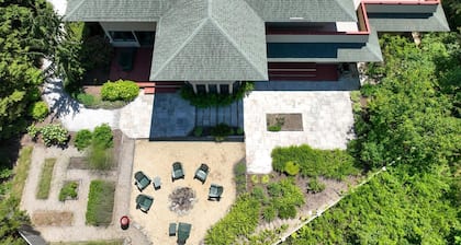 Beautiful backyard, pool, deeded beach rights!