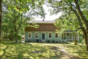 Exterior - Beautiful, private & spacious, great location, large outdoor stone patio! (Wellfleet)