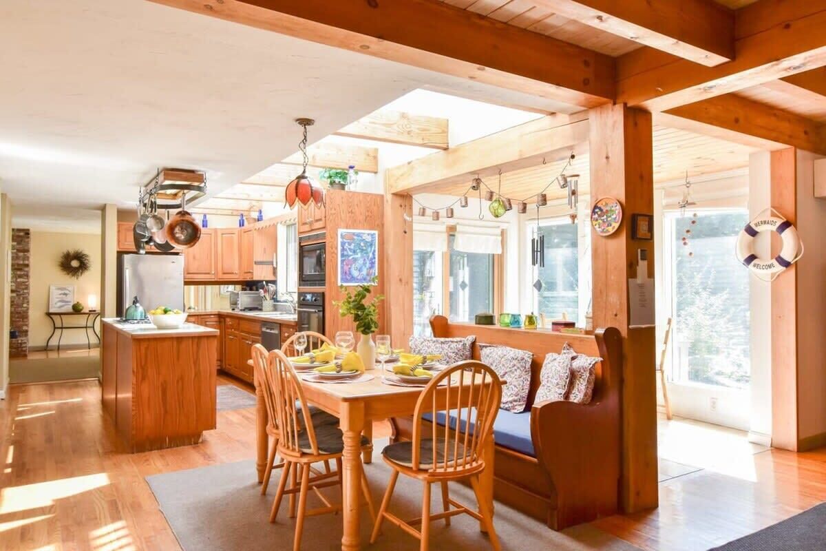 Beautiful, private & spacious, great location, large outdoor stone patio!