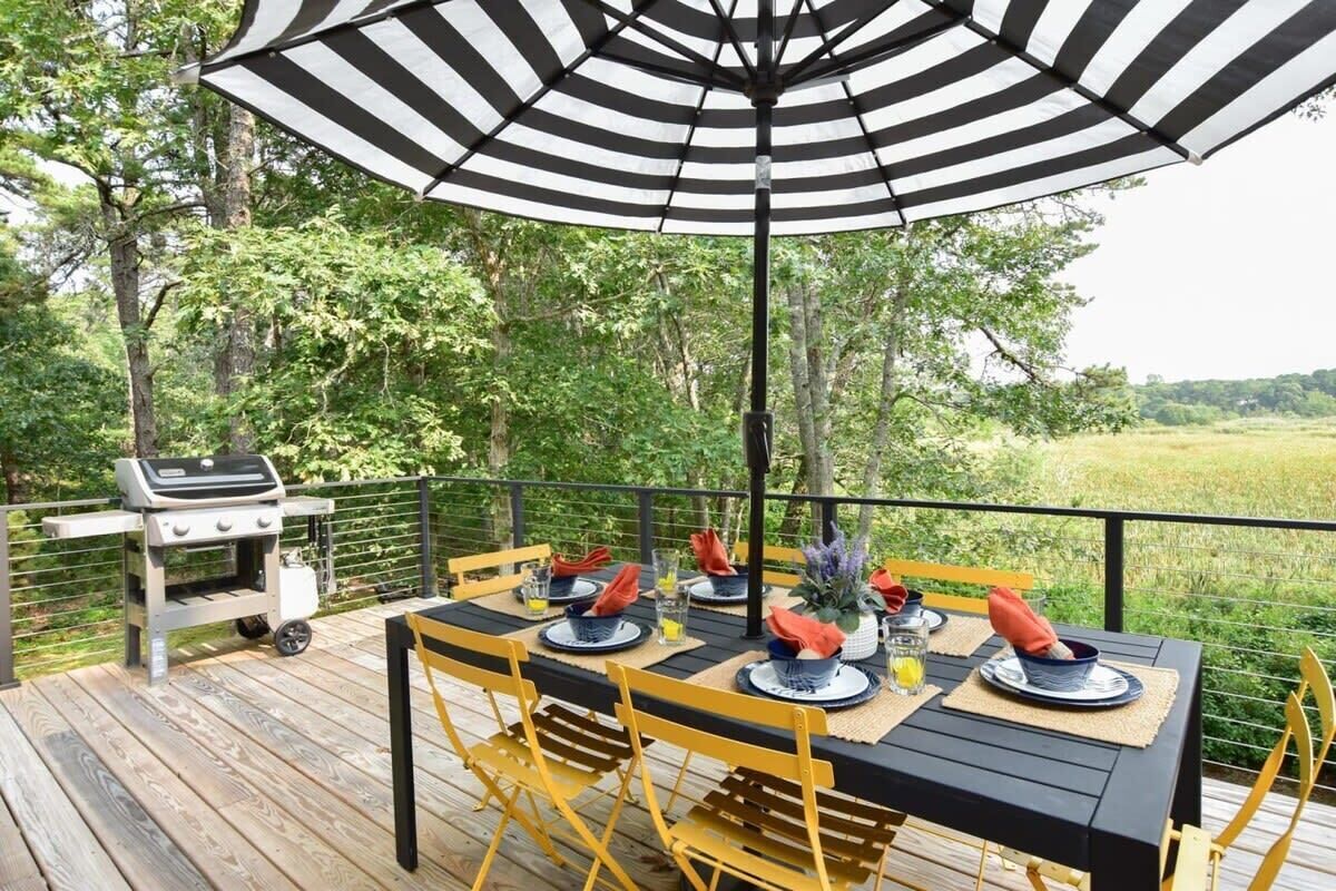 Eclectic Wellfleet Style Home near Lt. Island!