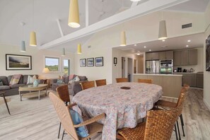 Dining - Stunning Views w/ Private Beach on Lt. Island! (Wellfleet)