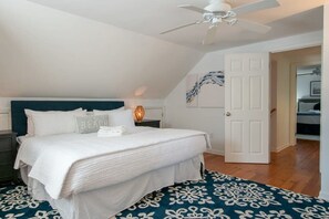 4 habitaciones, tabla de planchar con plancha, wifi y ropa de cama 