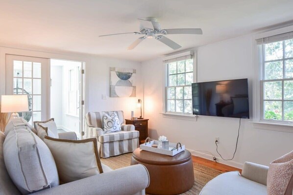 Téléviseur, foyer, bureau