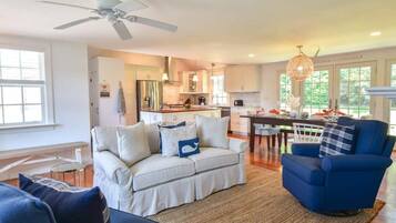 TV, fireplace, offices