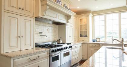 Elegant Chatham Home, steps to private association on Hardings Beach, Dog Friend