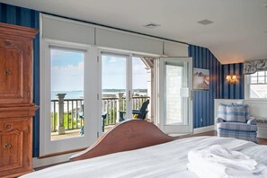 4 bedrooms, iron/ironing board, WiFi, bed sheets - Elegant Chatham Home, steps to private association on Hardings Beach, Dog Friend (Chatham)