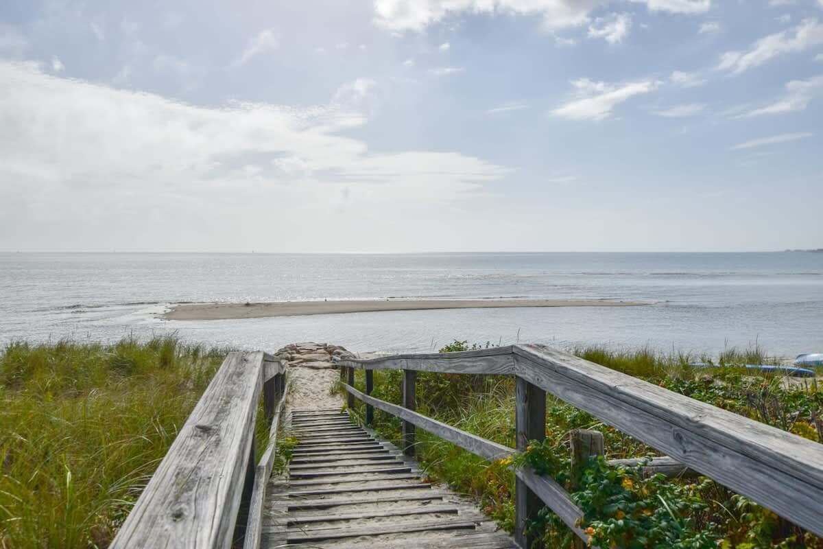 Elegant Chatham Home, steps to private association on Hardings Beach, Dog Friend