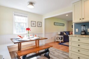 Dining - Quintessential Cape directly on the Cape Cod Rail, Dog Friendly! (Chatham)