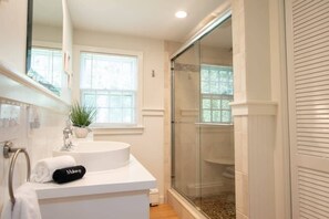 Shower, hair dryer, towels, shampoo - A Contemporary Gem w/Cape Character, Dog Friendly! (Harwich)