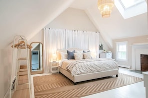 6 bedrooms, iron/ironing board, WiFi, bed sheets