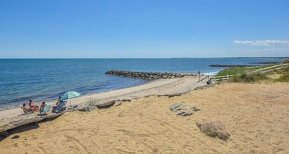 Hot Tub, 200 ft to Beach!
