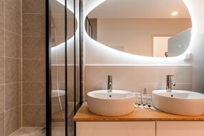 Panoramic Penthouse, 3 Bedrooms, Mobility Accessible, Pets allowed | Bathroom - Rouen Seine View Apartment (Rouen)