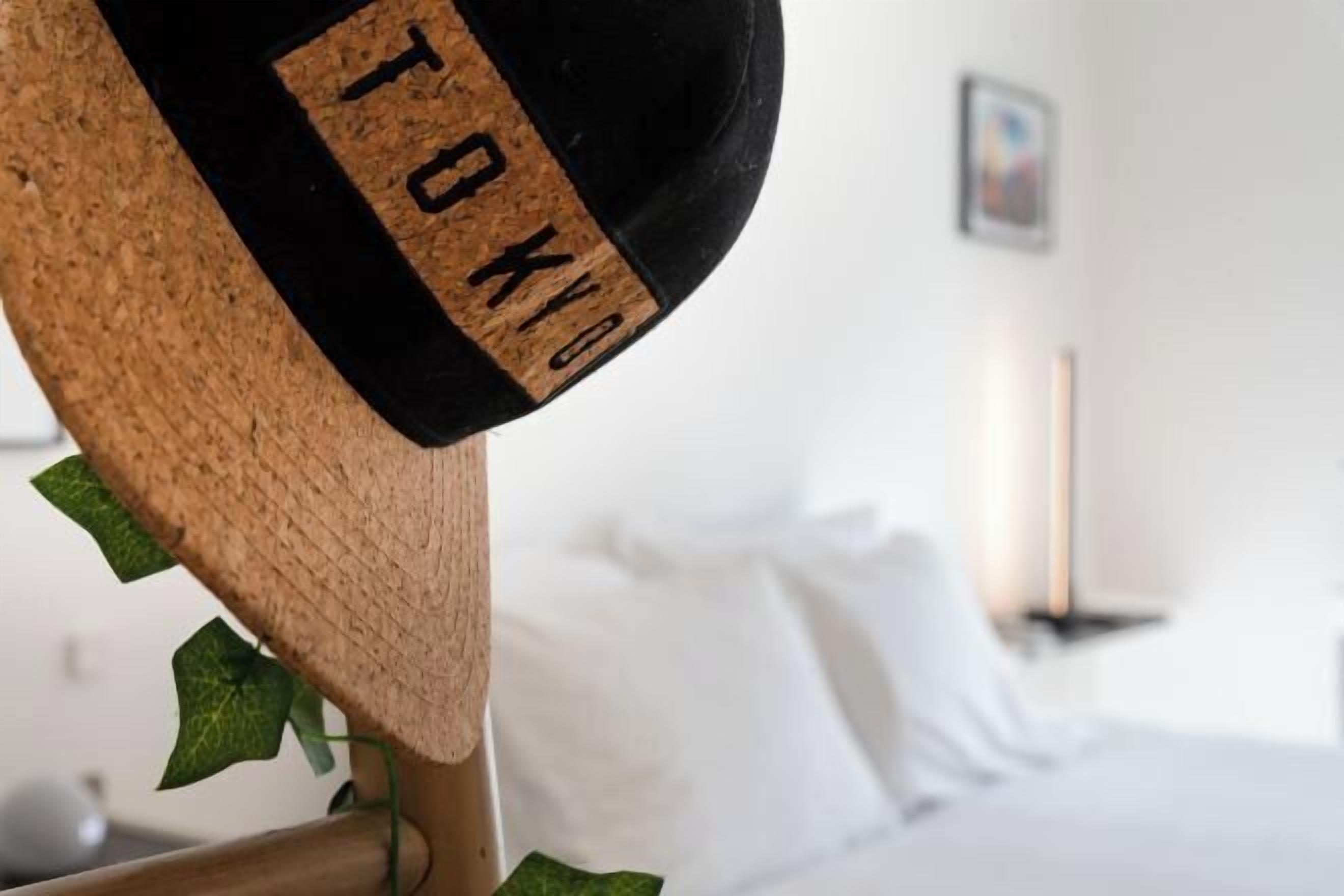 2 bedrooms, Egyptian cotton sheets, premium bedding, Tempur-Pedic beds