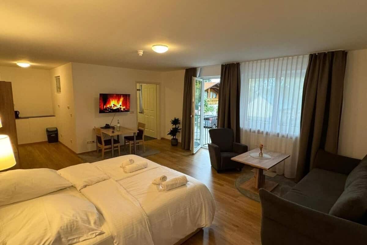 Double or Twin Room | Desk, free WiFi, bed sheets