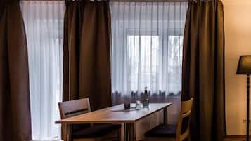 Doppel- oder Zweibettzimmer | Schreibtisch, kostenloses WLAN, Bettwäsche