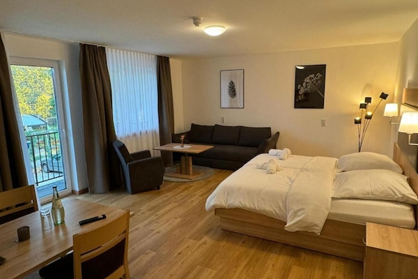 Kamer, 1 twee- of 2 eenpersoonsbedden | Een bureau, gratis wifi, beddengoed