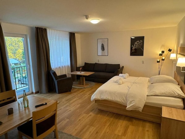 Desk, free WiFi, bed sheets - Motel Zur Dachsbaude (Wandlitz)