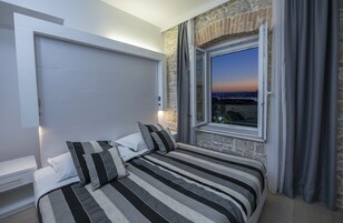 Quarto casal ou duplo luxo, vista parcial para o mar | Roupas de cama premium