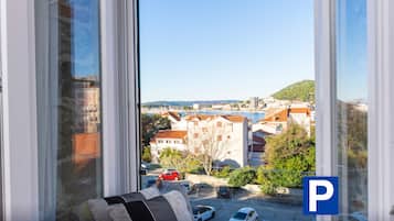 Deluxe Double or Twin Room, Partial Sea View | City view