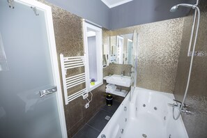 A modern bathroom with a bathtub, a sink, and a mirror. - A Heritage Hotel Split (Split)