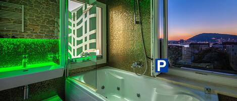Deluxe Double or Twin Room, Partial Sea View | Private spa tub