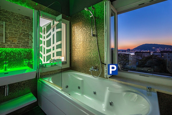 Deluxe Double or Twin Room, Partial Sea View | Private spa tub