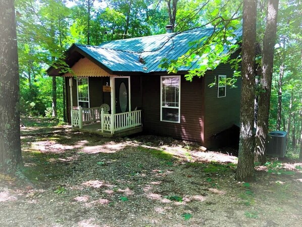 Exterior - Ozark Spring Cabin 02 Cliff Side-King Bed, Spa Tub (Eureka Springs)
