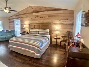 1 室のベッドルーム、アイロン / アイロン台