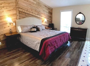 1 slaapkamer, een bureau, een strijkplank/strijkijzer, beddengoed